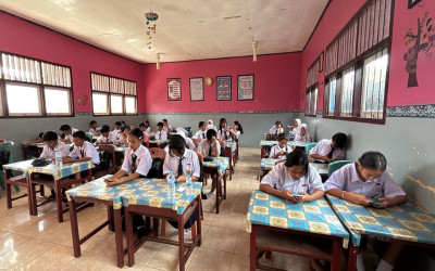 Hemat Kertas dan Manfaatkan Teknologi, PTS di SMP NEGERI 2 HALBAR Gunakan Android